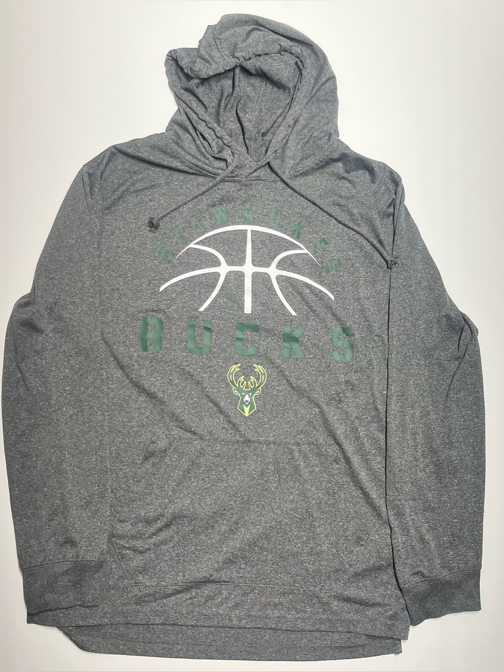 Milwaukee Bucks men’s size medium pullover